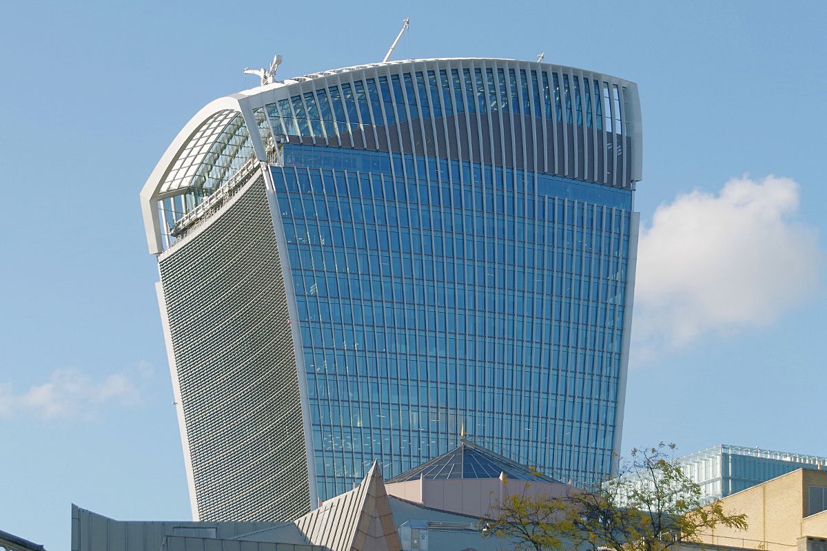 L’étrange building en forme de talkie-walkie à Londres