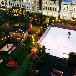 Un Rooftop Bar de Londres accueille une patinoire