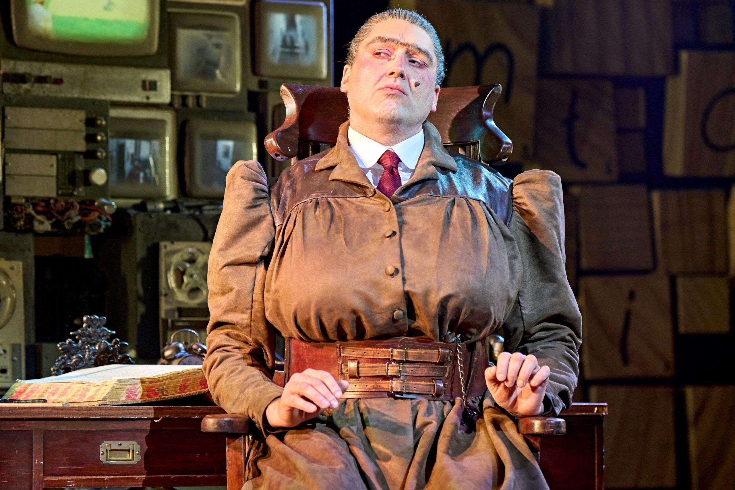 Un acteur de la comédie musicale Matilda à Londres