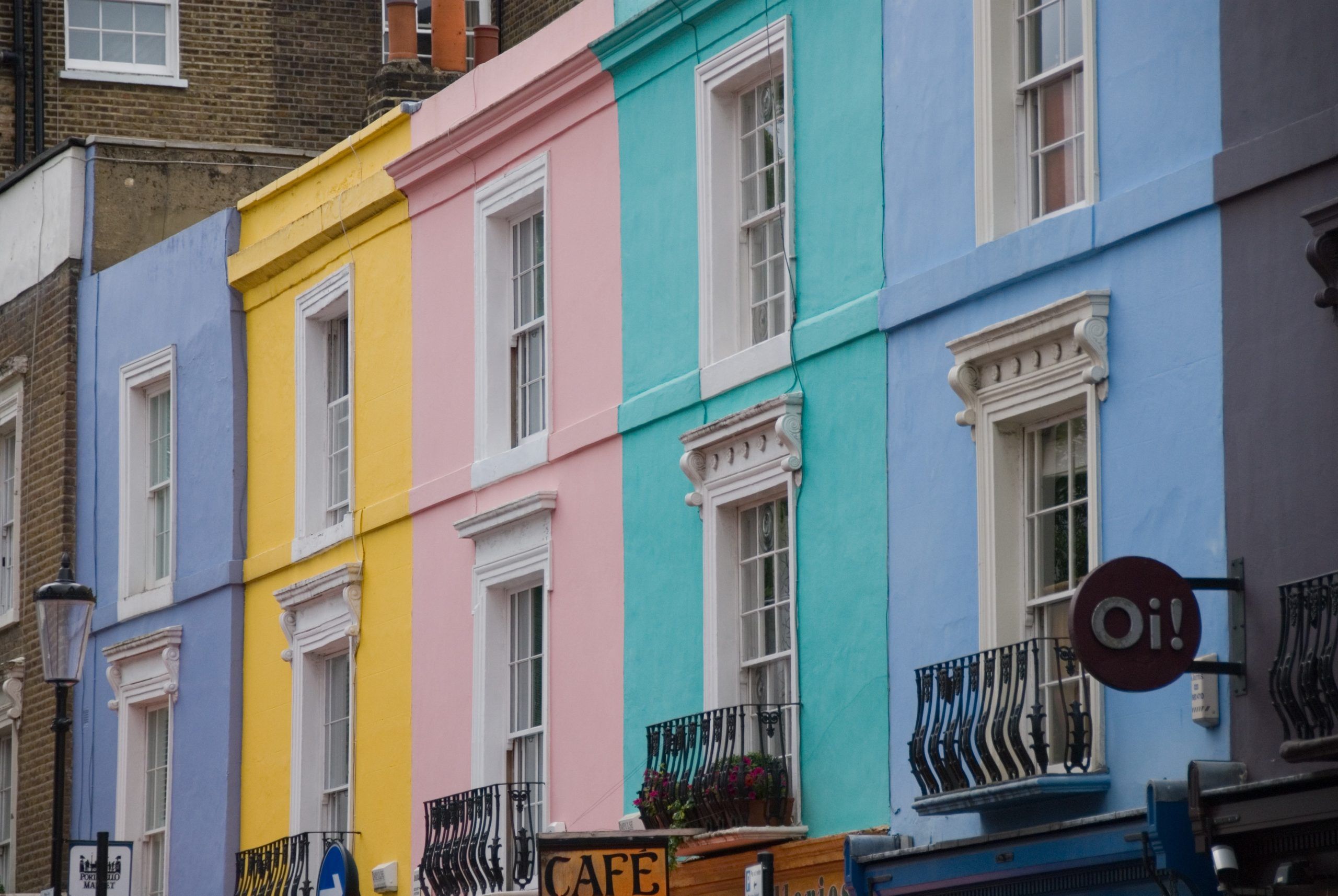 Façades colorées dans le quartier de Portobello Road à Londres