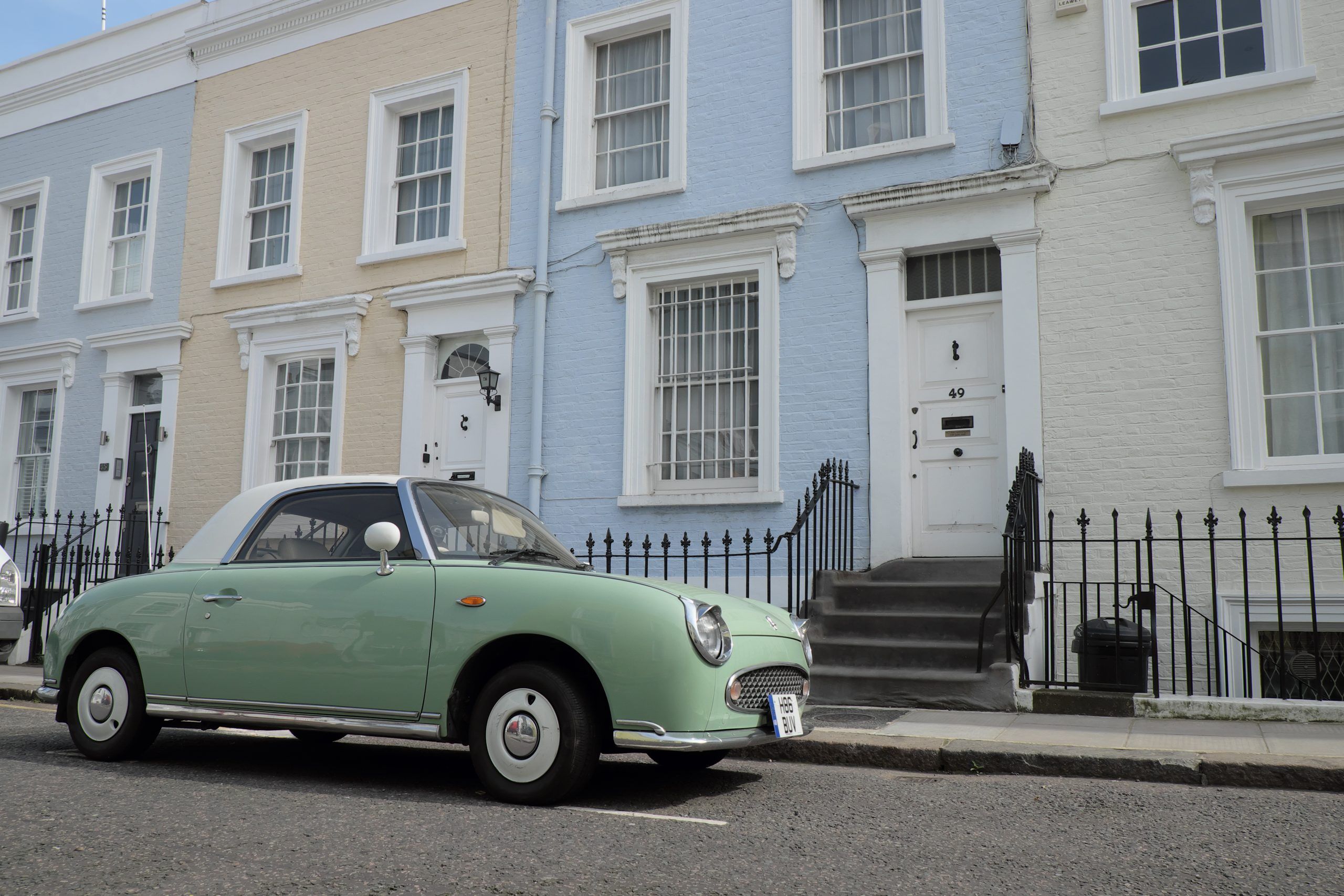 Voiture vintage devant des maisons de Notting Hill à Londres