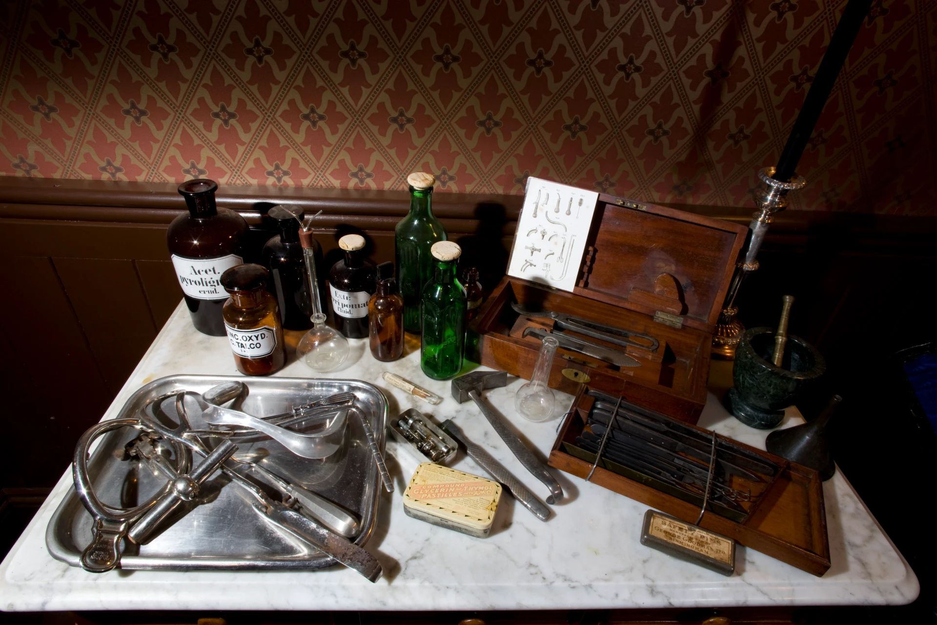 instruments chirurgicaux au musée Jack l'éventreur à Londres